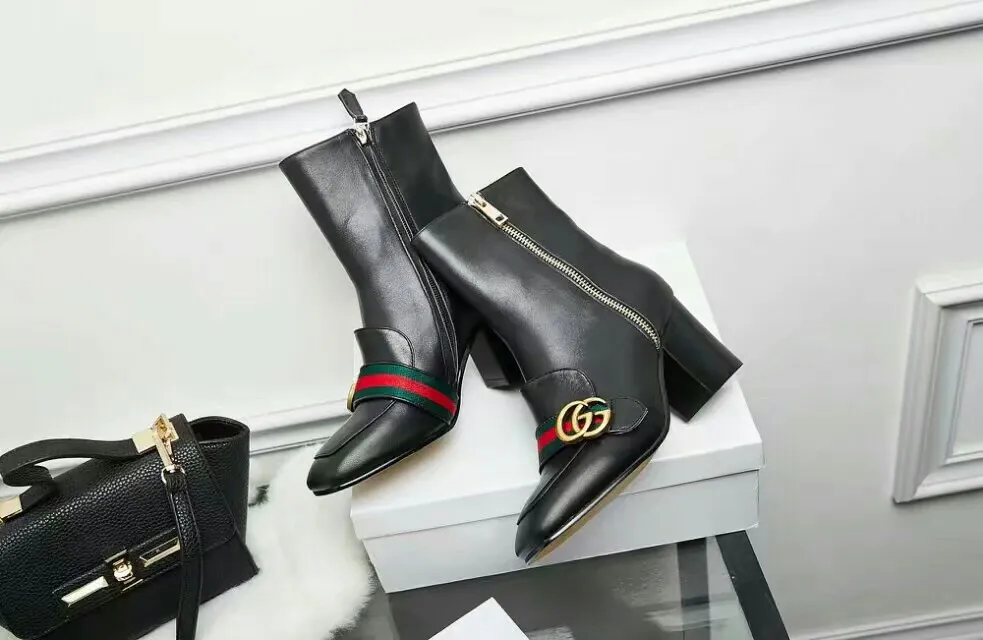 👟👟Ex-factory price 600👟👟 Gucci Milan international winter fashion catwalk style, synchronized with counters. Official website 1;1 customized. Top grain cowhide. All in sheepskin. Sheepskin feet with original GUCCI bronze solid double G barrel buckle. High-end atmosphere. The layered leather bag heel adds to the luxurious quality. Made of imported pearls, this model is 6 inches high and 30CM in circumference. Genuine leather zipper. Wear-resistant and thickened anti-slip brand outsole. Heel height 7.5cm, welcome to the sale pictured above. black,. 35-40 yards. . There are pearls (41 made to order, no exchange or return)